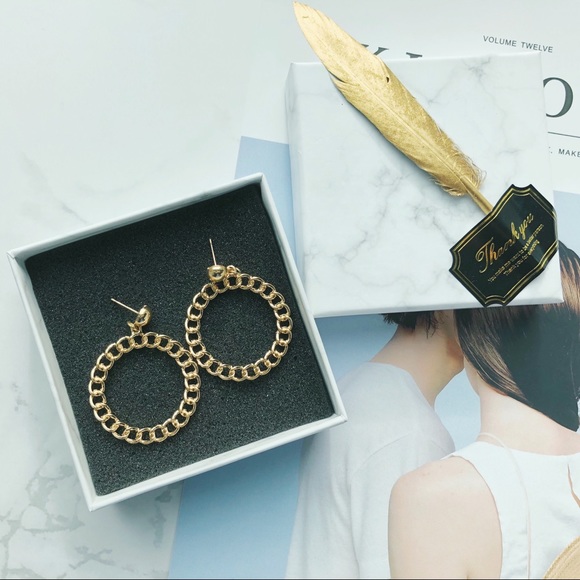 LAST Gold Chain Round Hoop Earrings - Picture 2 of 5